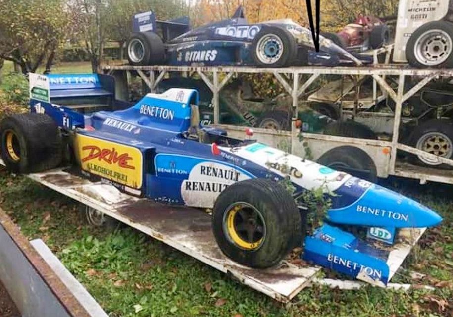 Во Франции нашли заброшенную коллекцию болидов «Формулы-1»