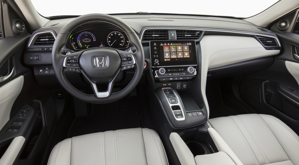Новый гибридный седан Honda Insight встал на конвейер