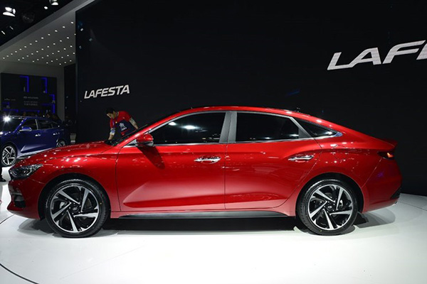 В Сети рассекречен салон нового молодежного купе Hyundai Lafesta