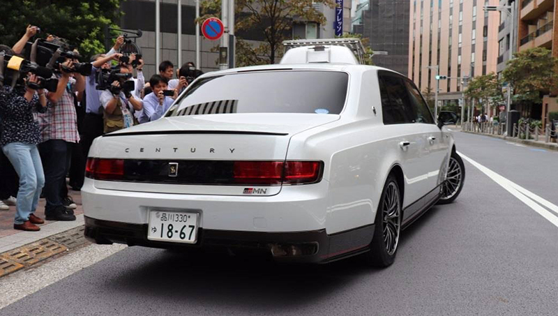В Японии показали единственный "заряженный" седан Toyota Century GRMN