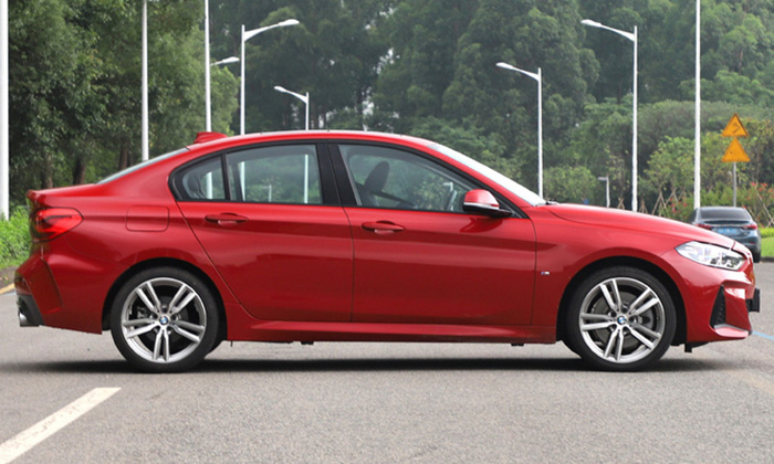 BMW обновила седан BMW 1-Series для китайского рынка