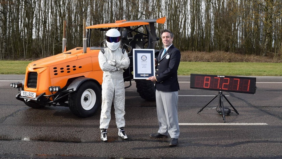 Новый рекорд скорости на 507-сильном тракторе установил Стиг из Top Gear
