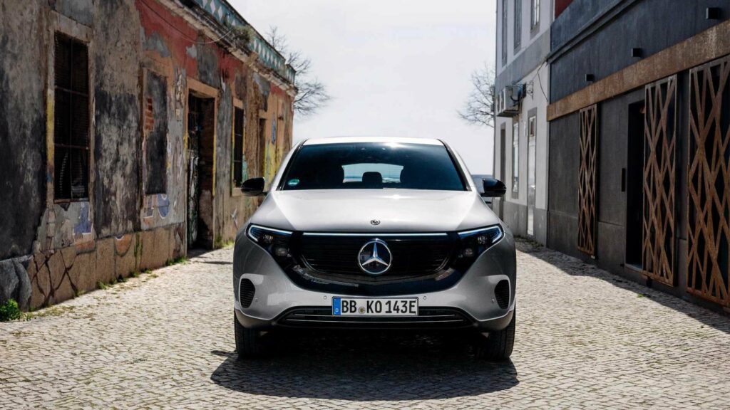 Mercedes-Benz подготовил спецверсию электрического кроссовера EQC