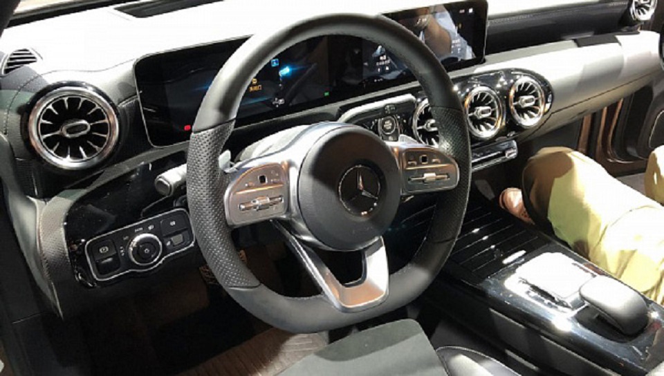 Интерьер нового внедорожника Mercedes-Benz GLB‍ рассекречен на фото