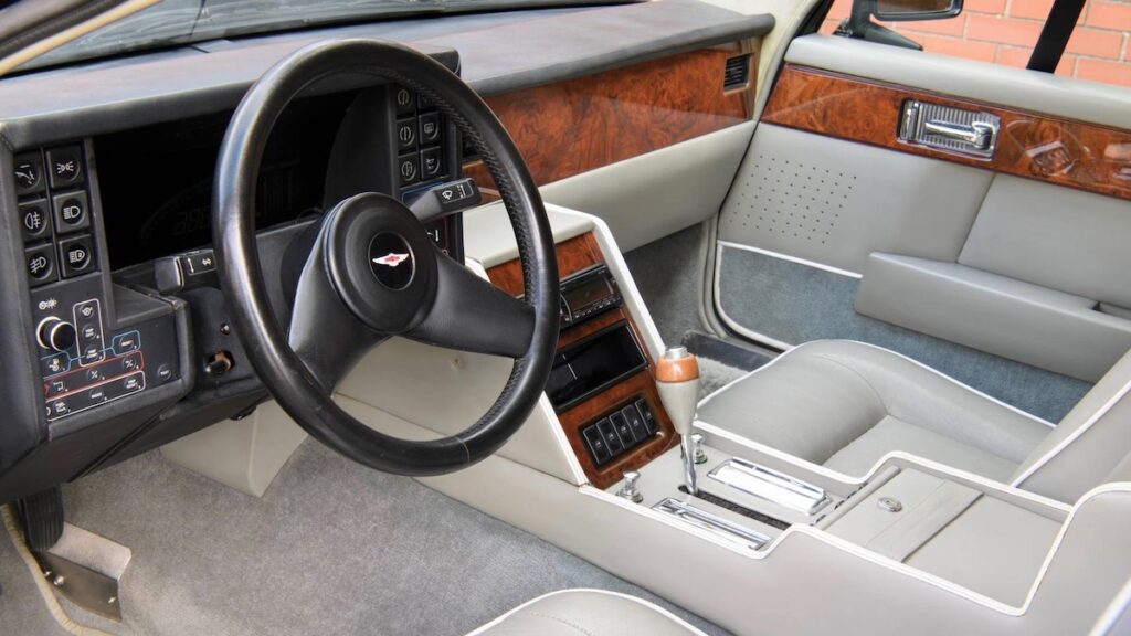 Редкий универсал Aston Martin Lagonda продадут с молотка