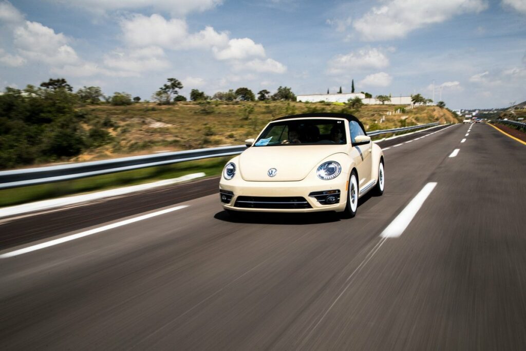 Volkswagen представил финальную версию легендарной модели Beetle