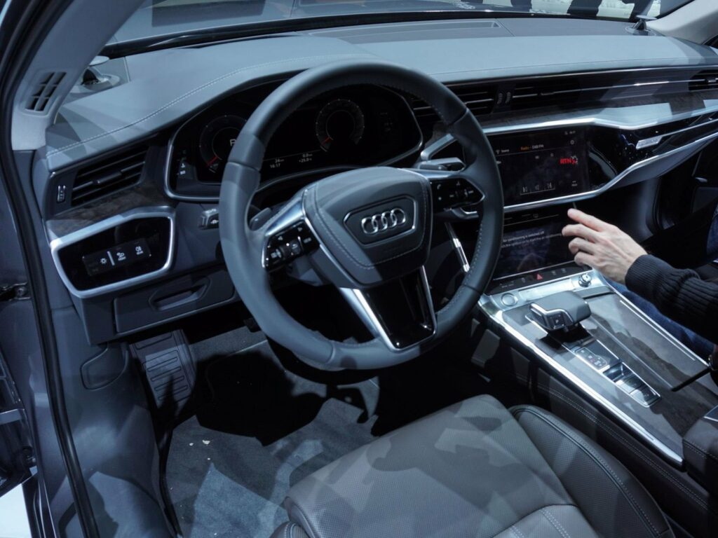 Audi в Женеве представила седан Audi A6 нового поколения