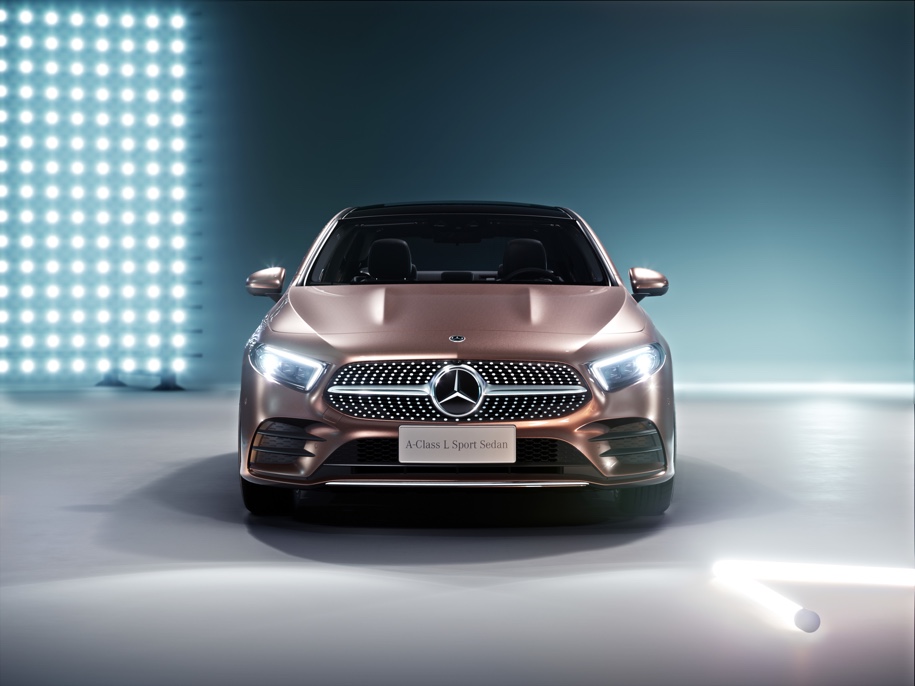 Компания Mercedes-Benz представила новый седан A-Class