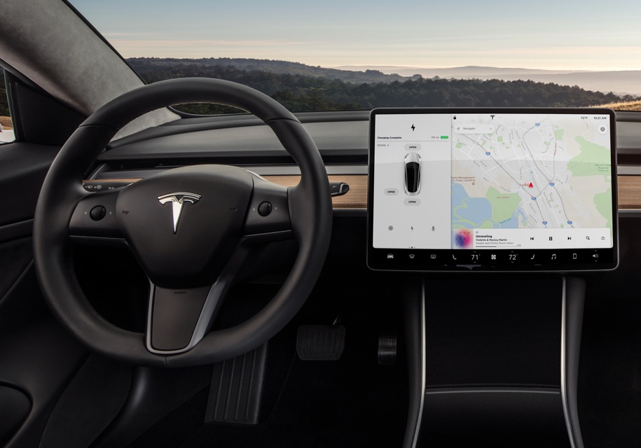 Tesla сделала проще процедуру использования автопилота на Model 3