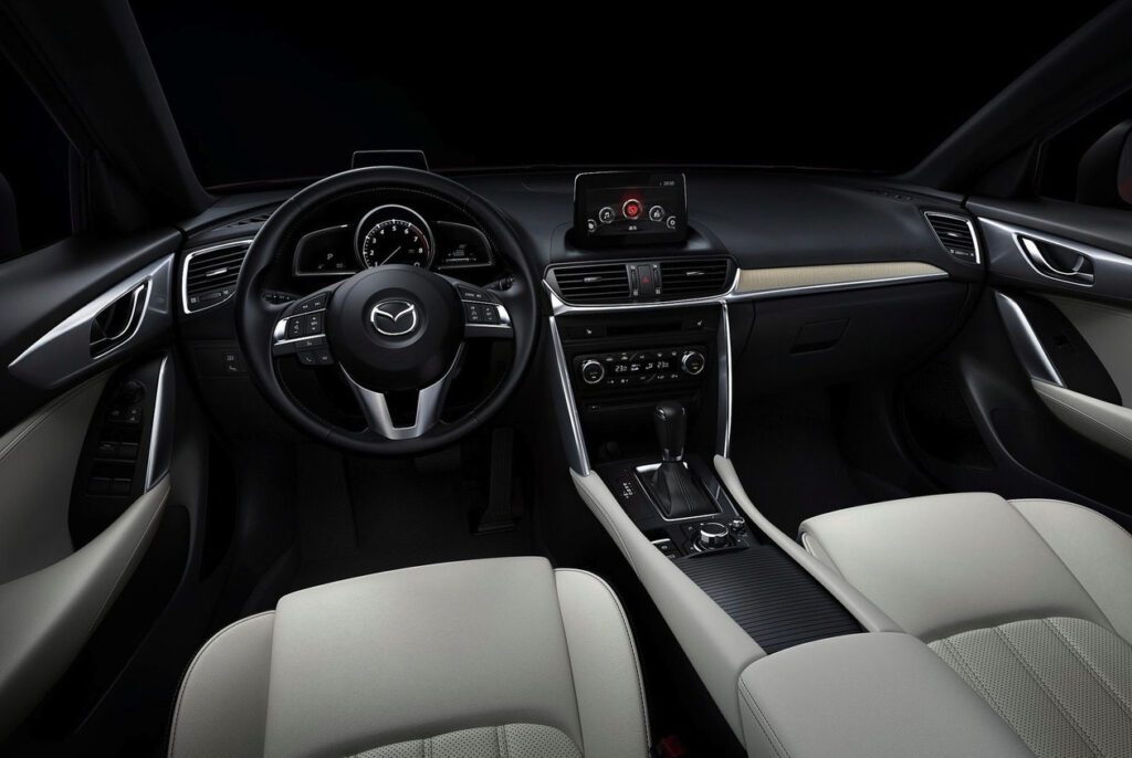 Обновленный Mazda CX-4 получил управление при помощи смартфона