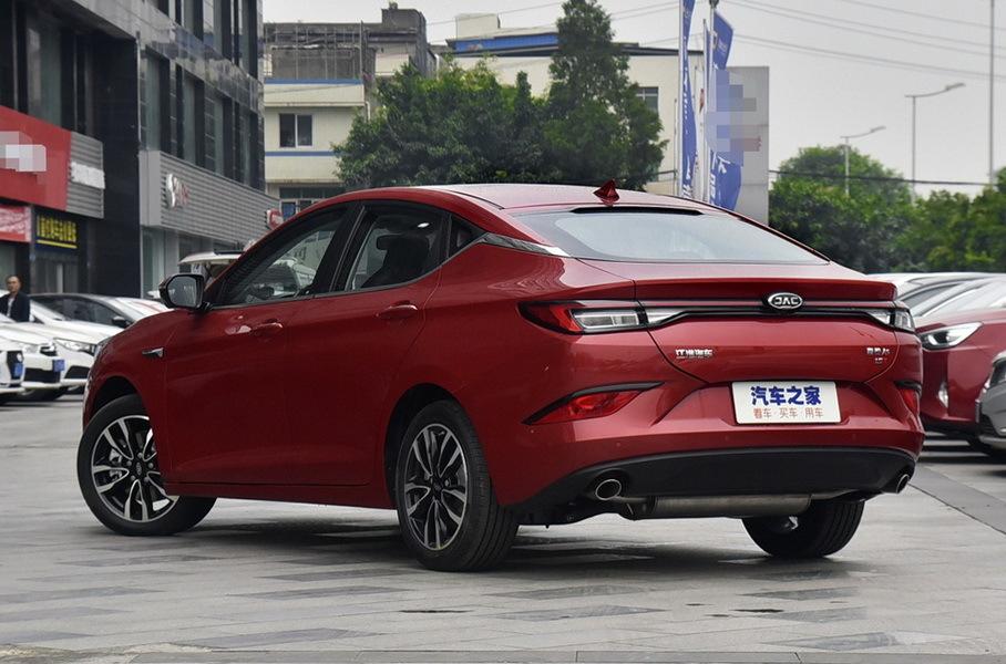 Китайская JAC совместно с Volkswagen выпустила дизайнерский лифтбек