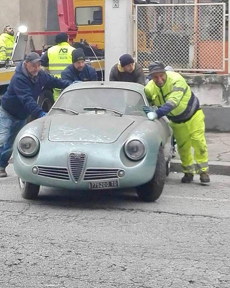 Alfa Romeo продали за 567 тысяч евро после 35 лет простоя на парковке