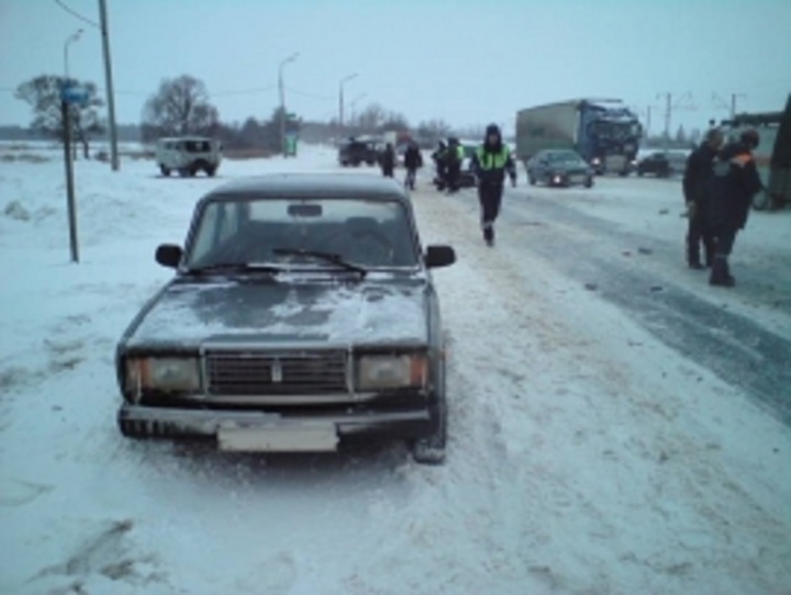 Пять машин столкнулись на М-8 в Ярославской области