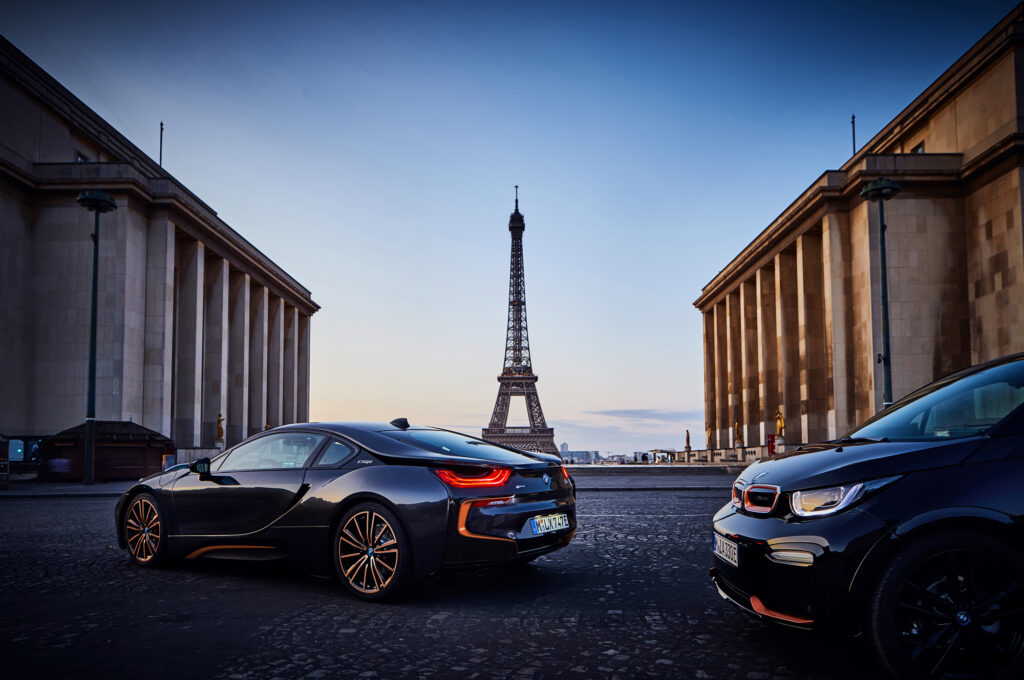 BMW показал модели BMW i3 и i8 с особым оформлением