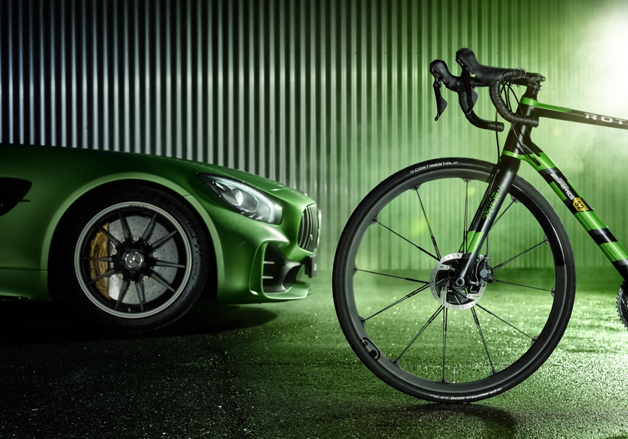Mercedes-AMG построил спецверсию карбонового велосипеда за 500 00 рублей
