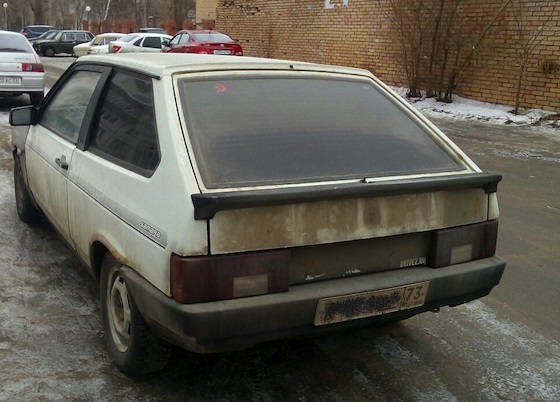 Редкий праворульный ВАЗ-2108 замечен на дорогах Тольятти