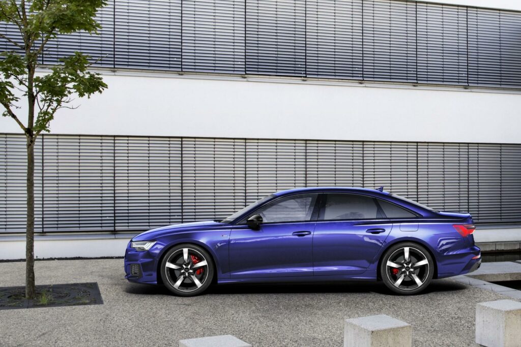 Компания Audi представила гибридный седан Audi A6 55 TFSI e quattro