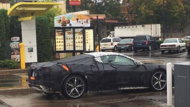 В Интернете появились фото Chevrolet Corvette с новым двигателем