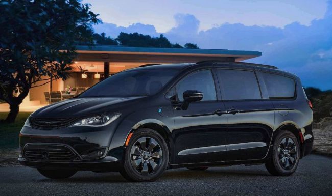 Микроавтобус Chrysler Pacifica получил пакет S Appearance Package