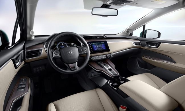 Гибридный Honda Clarity Plug-in Hybrid оценен в 33 400 долларов