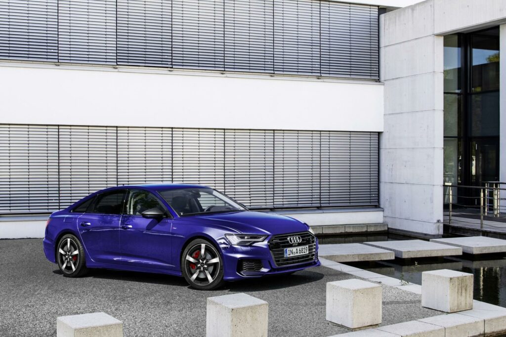 Компания Audi представила гибридный седан Audi A6 55 TFSI e quattro