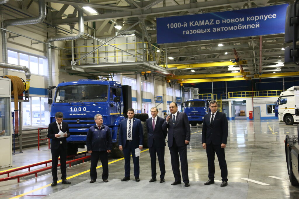 1000-й газомоторный автомобиль выпустили в новом корпусе КАМАЗа
