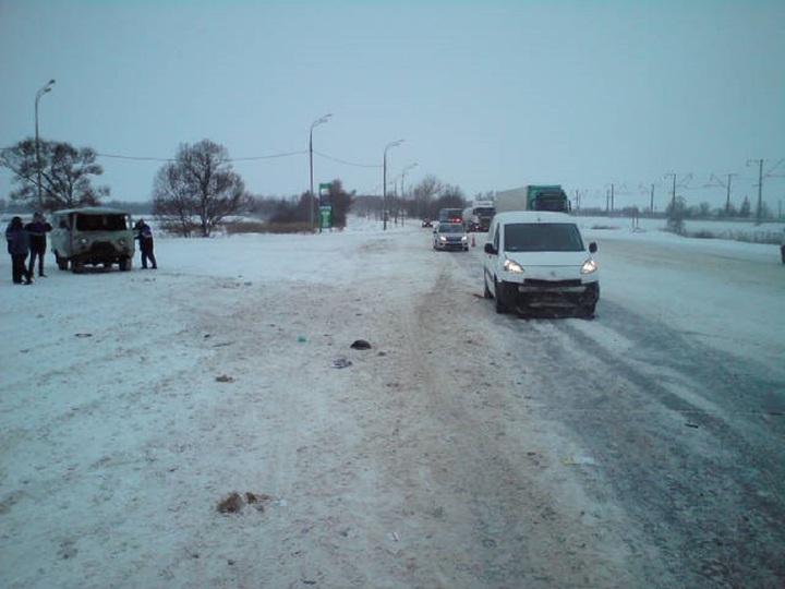 Пять машин столкнулись на М-8 в Ярославской области