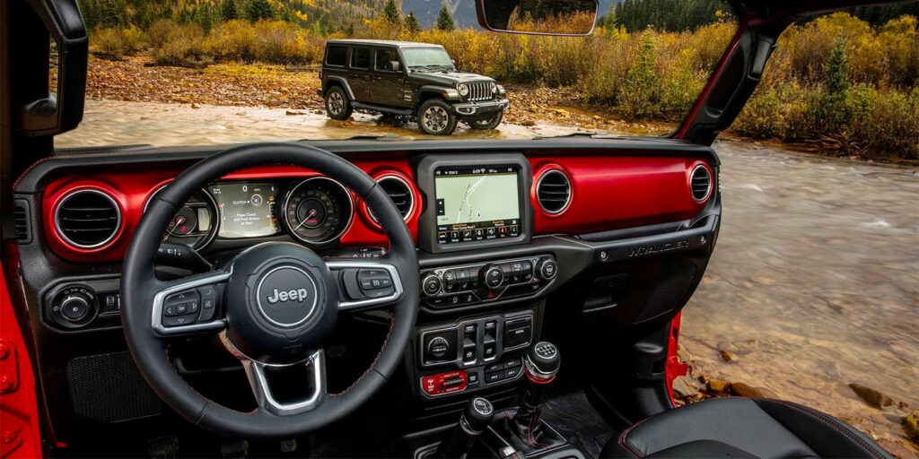 Jeep рассекретил дизайн интерьера Jeep Wrangler нового поколения