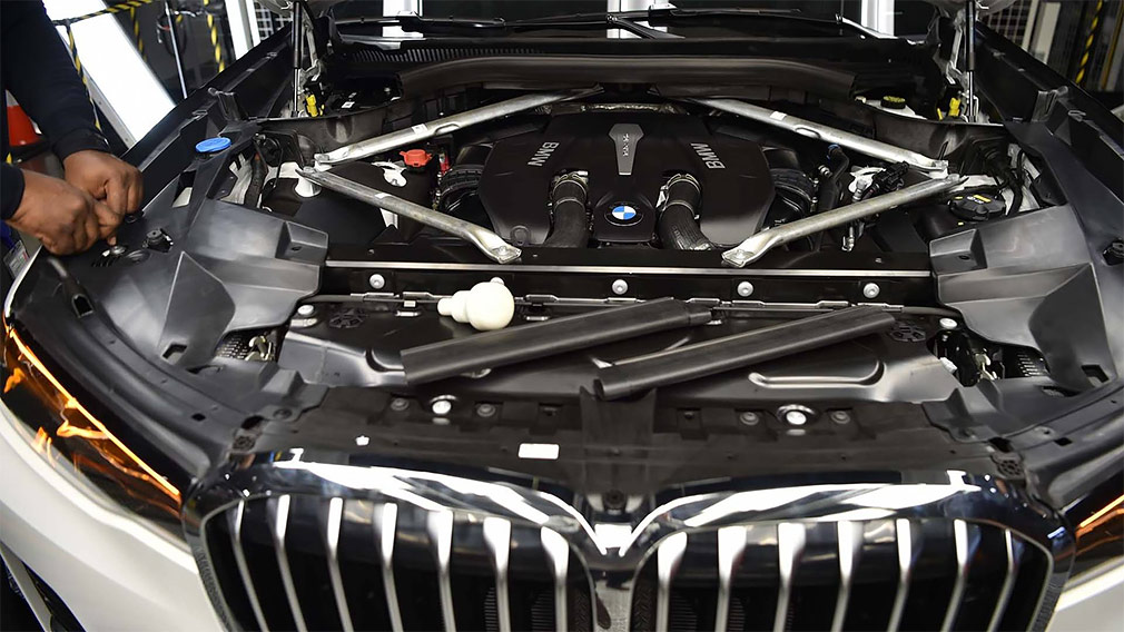 В Сети появились первые снимки предсерийного кроссовера BMW X7