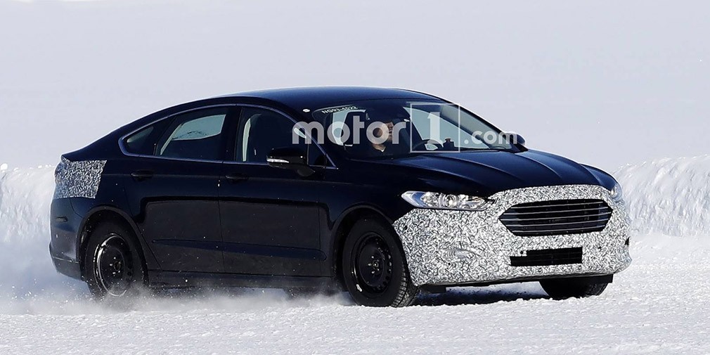 Обновленный седан Ford Mondeo впервые поймали на тестах