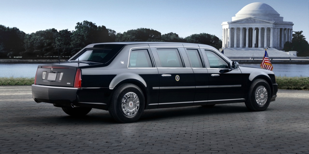 Cadillac передала новый бронированный лимузин The Beast Дональду Трампу