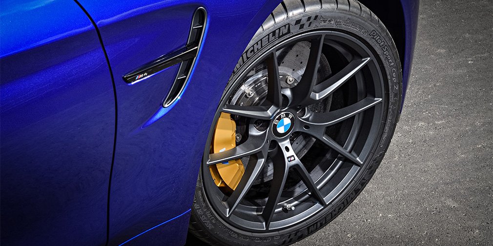 BMW назвала российские цены на 460-сильное купе BMW M4 CS