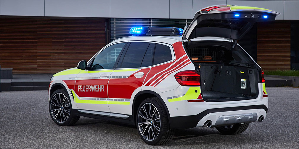 BMW представила пожарный BMW X3 и MINI для полиции