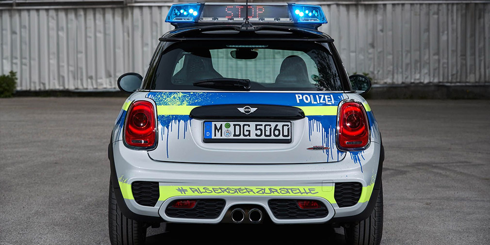 BMW представила пожарный BMW X3 и MINI для полиции
