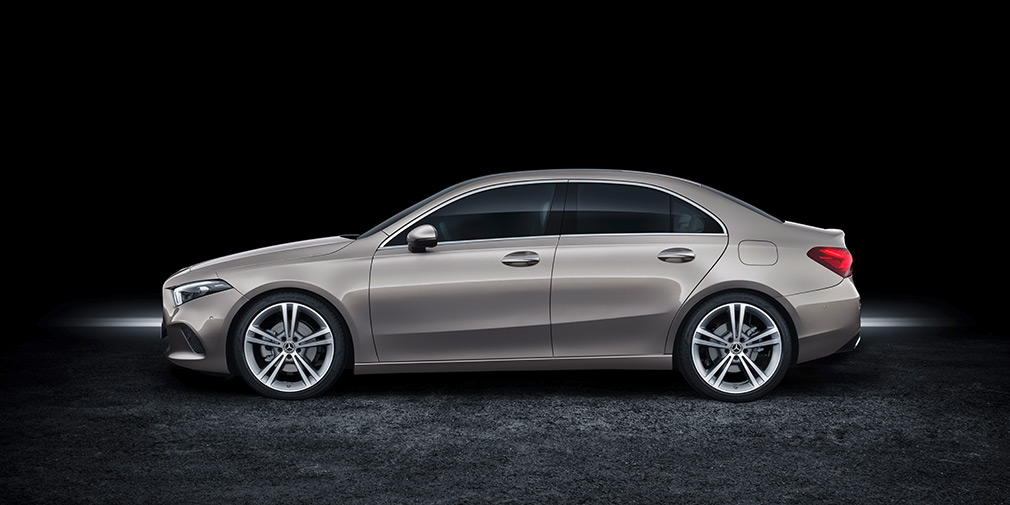 Mercedes-Benz представила глобальную версию нового седана A-Class