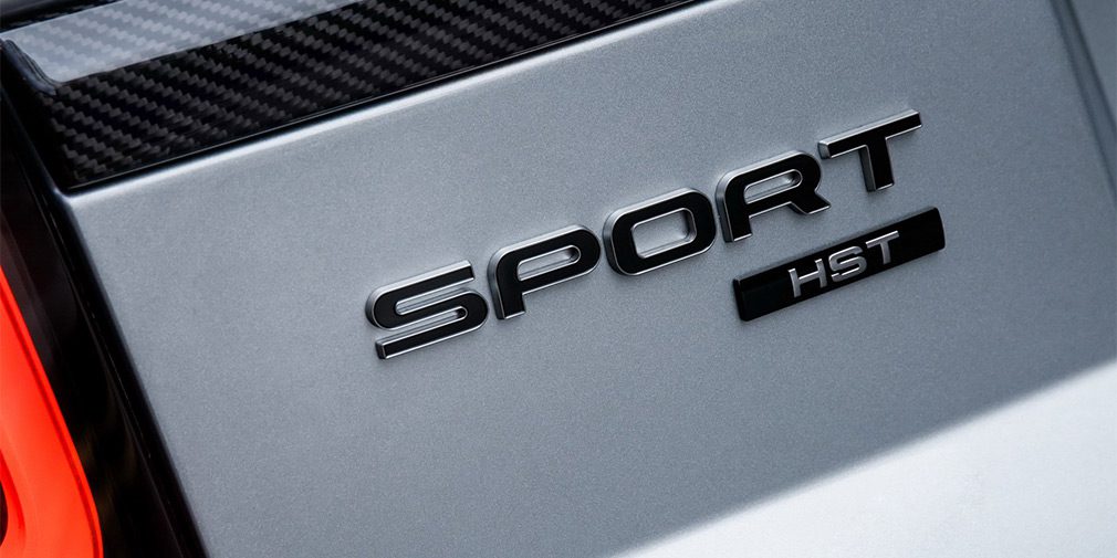 Range Rover Sport HST получил 400-сильную гибридную версию