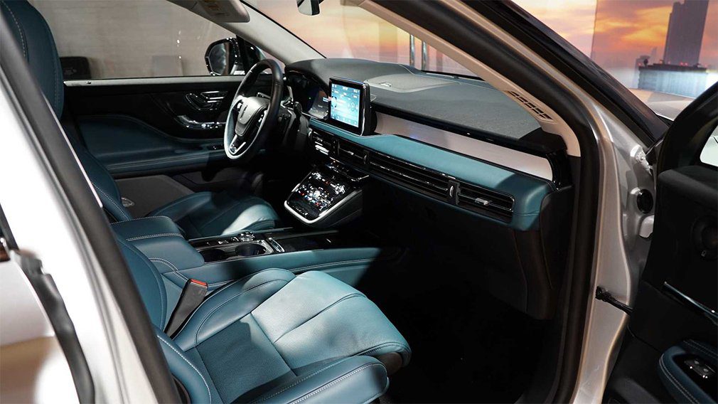Новый седан Cadillac CT5 представлен официально
