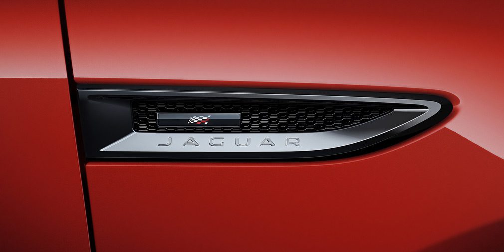Jaguar везет в Россию спецверсию E-Pace Chequered Flag