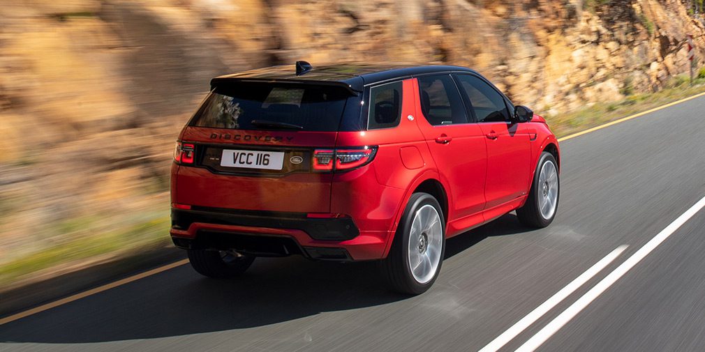 Назвали рублевые цены на обновленный Land Rover Discovery Sport