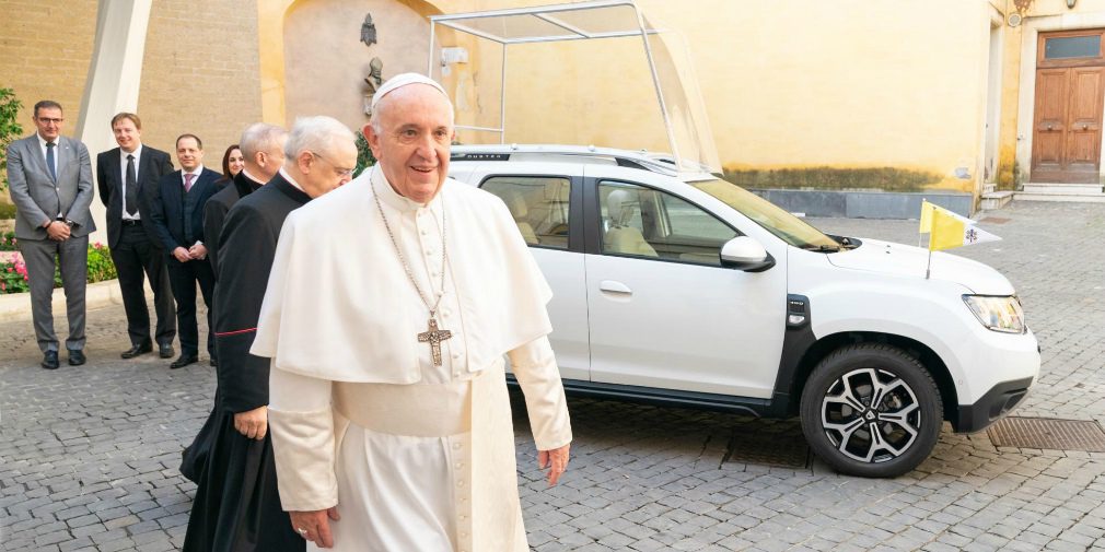 В Renault подготовили специальный Duster для Папы Римского