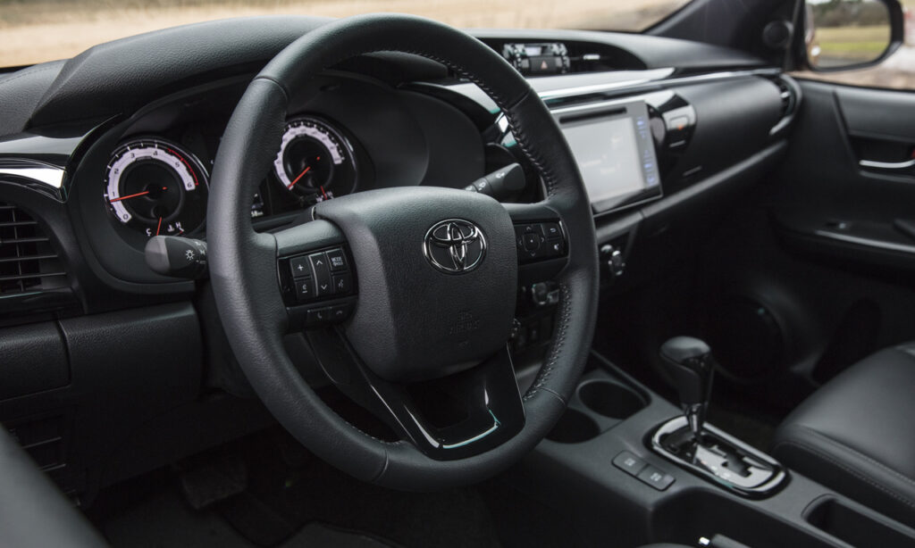 Пикап Toyota Hilux получил для РФ новую версию Hilux Exclusive