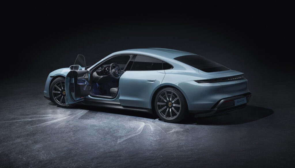 Porsche выпустил бюджетную версию электрокара Taycan