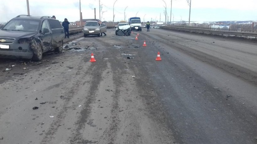 KIA и Chevrolet столкнулись на встречке в Бузулуке, пострадали двое