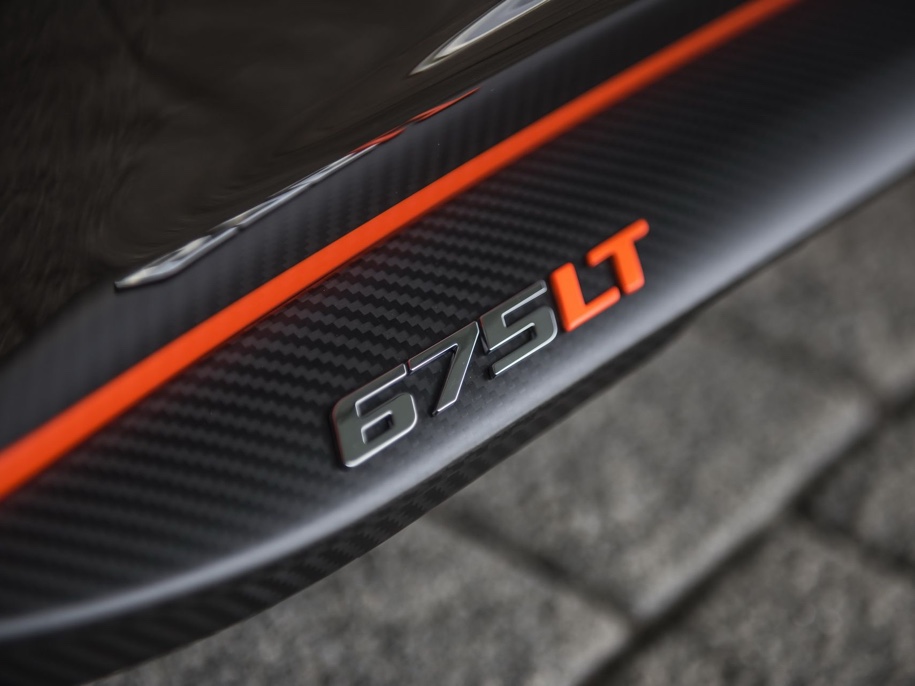 McLaren посвятила спорткар 675LT гоночному McLaren F1 GTR