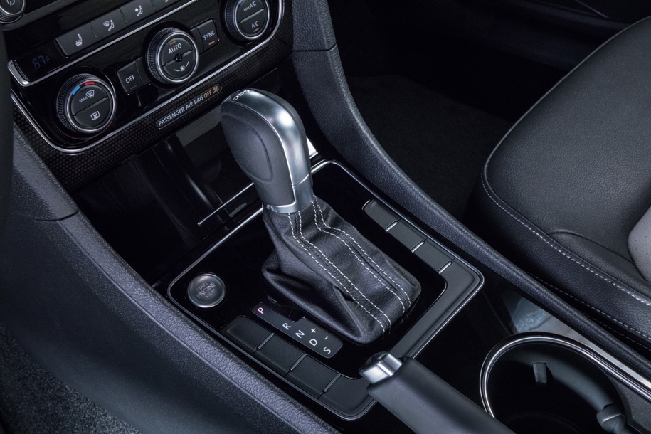 Volkswagen представила "заряженную" версию седана Passat GT