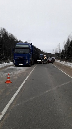 Четыре человека пострадали в лобовом ДТП на трассе в Вологодской области