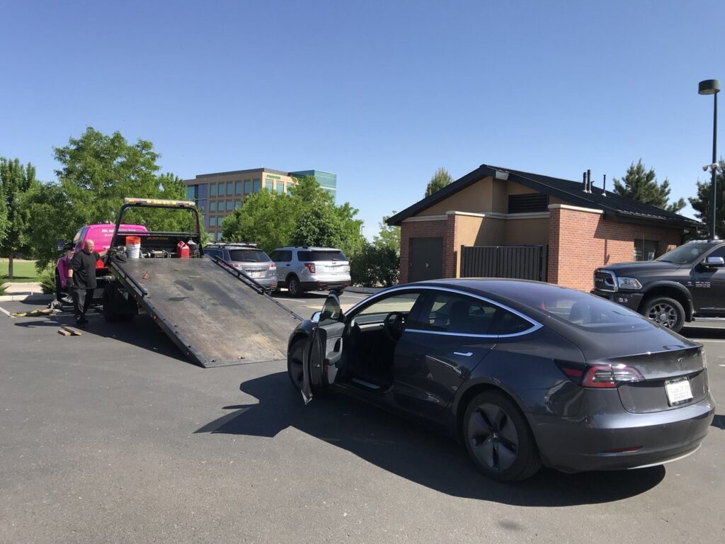 Электрический седан Tesla Model 3 поставил новый рекорд дальности пробега
