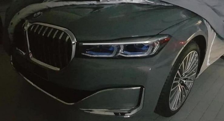 В Сети появилось первое живое фото обновленного седана BMW 7-Series
