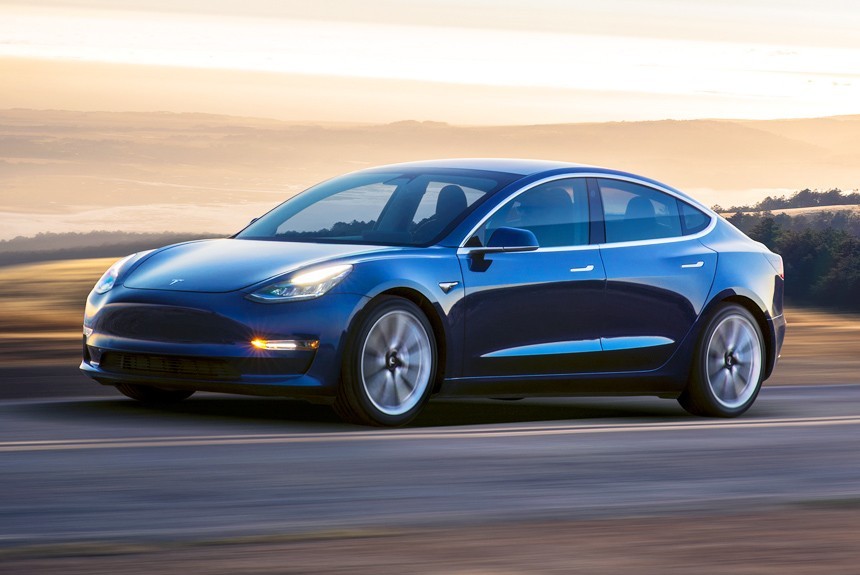 Tesla приостановила производство электромобиля Model 3