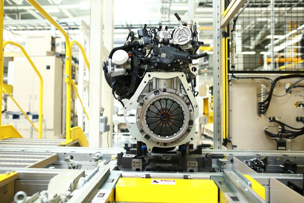 Mazda во Владивостоке открыла новый завод по выпуску двигателей